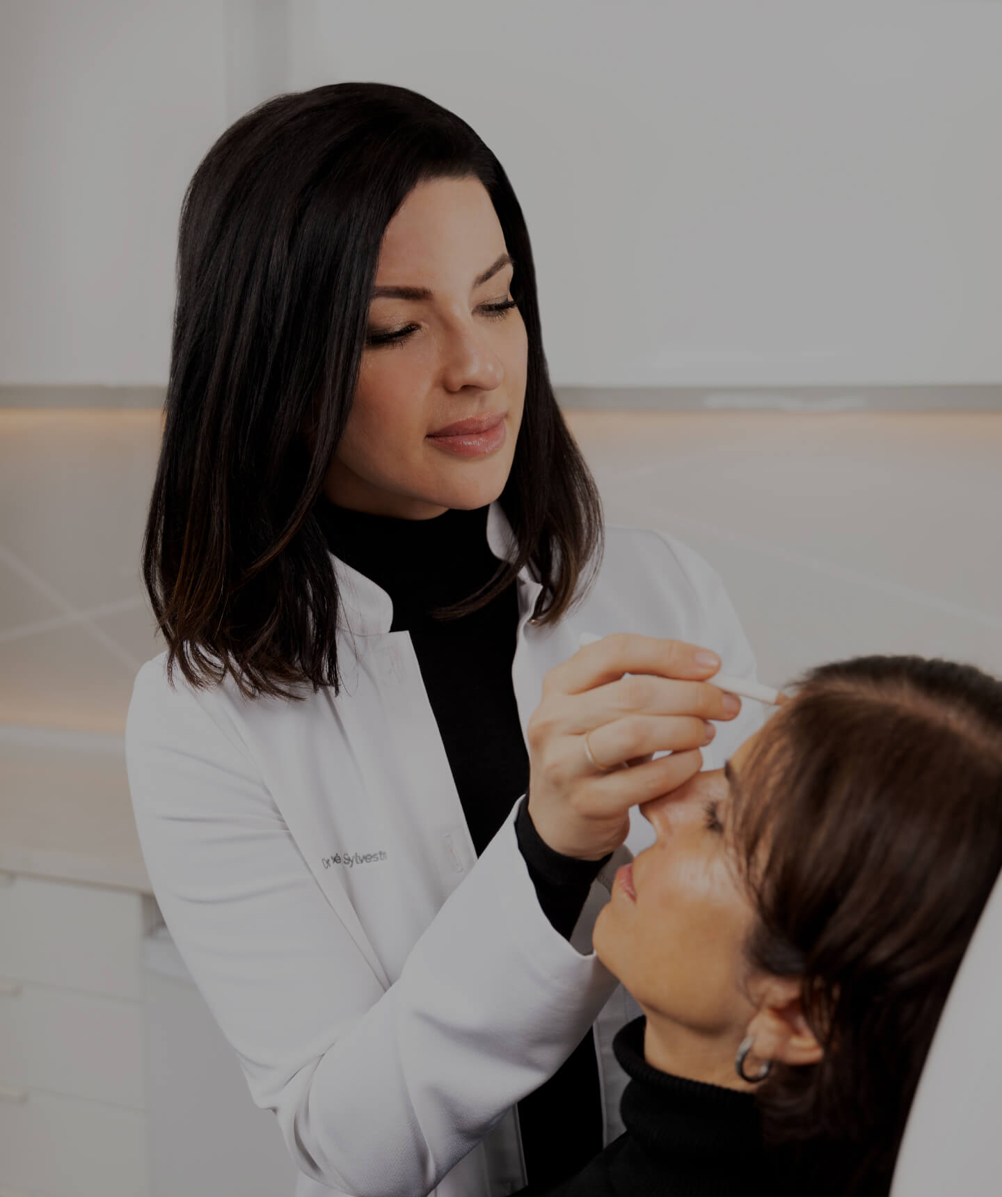 Dr. Chloé Sylvestre doing markings in preparation of a neuromodulator injection treatment on the forehead of a female patient