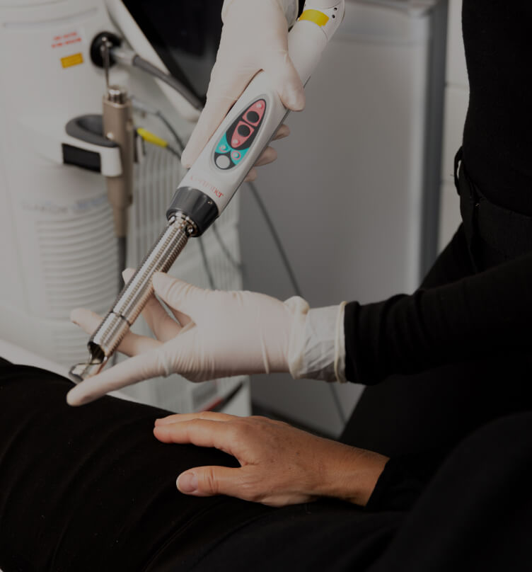 A nurse from Clinique Chloé demonstrating the IntimaLase tip of the Fotona laser to a female patient